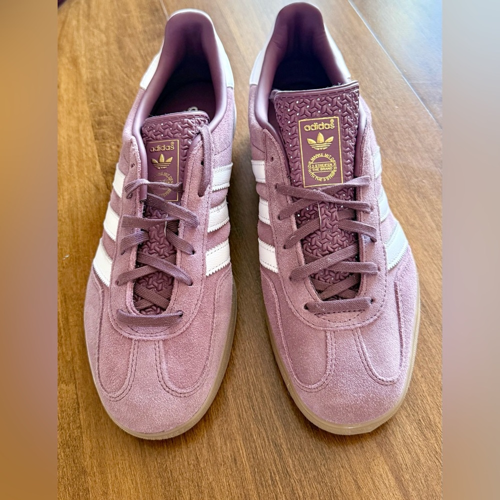 Women’s lavender Adidas Gazelle